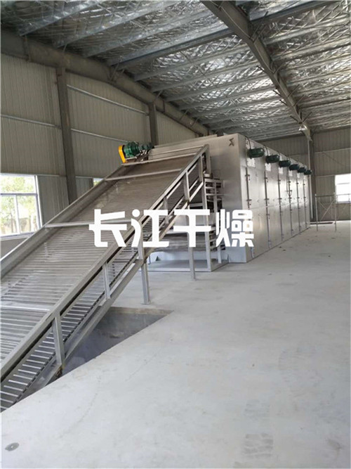 多層網(wǎng)帶式干燥機(jī)現(xiàn)場安裝施工2